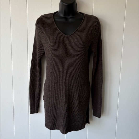 Adrienne Vittadini 100% Merino Wool Dark Brown V-Neck Sweater | Size Large - Picture 2 of 8